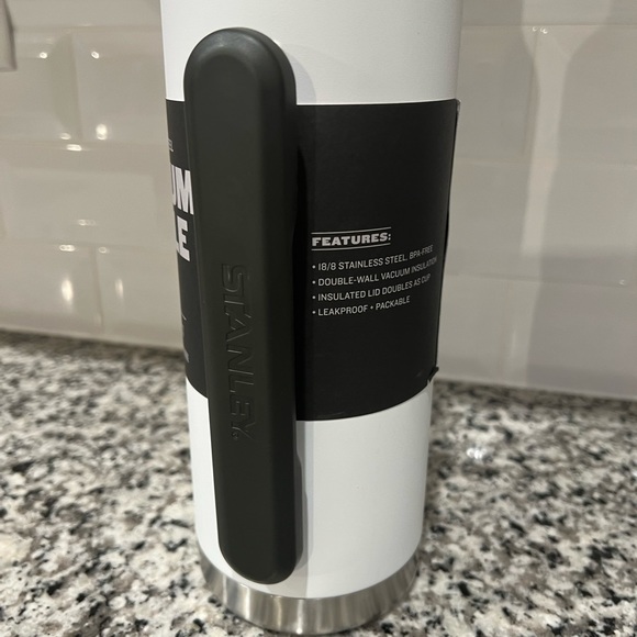 NWT Stanley Adventure Stainless Steel Vacuum Bottle - 1.4 qt. - Picture 5 of 6